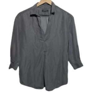 EUC Zara ladies Small denim blouse Vneck with extra button beautiful top 😍